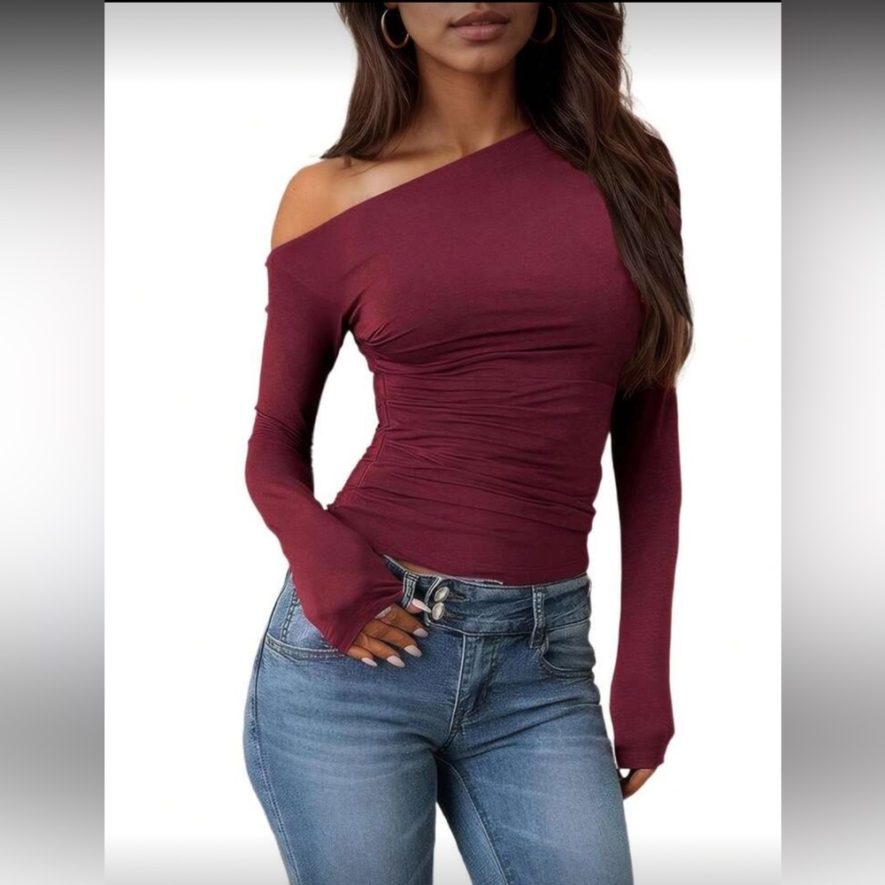 Asymmetrical Shoulder Ruched Cropped Top - Picture 4 of 13
